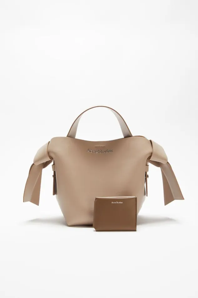 Acne Studios Leather Trifold Wallet Camel Brown Women Small Leather Goods Acne Studios Leather Trifold Wallet Camel Brown Women Small Leather Goods