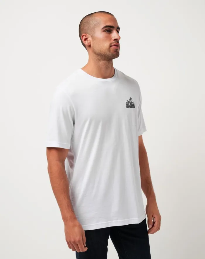 Men Tees TravisMathew JURASSIC CANYON TEE White Men Tees TravisMathew JURASSIC CANYON TEE White
