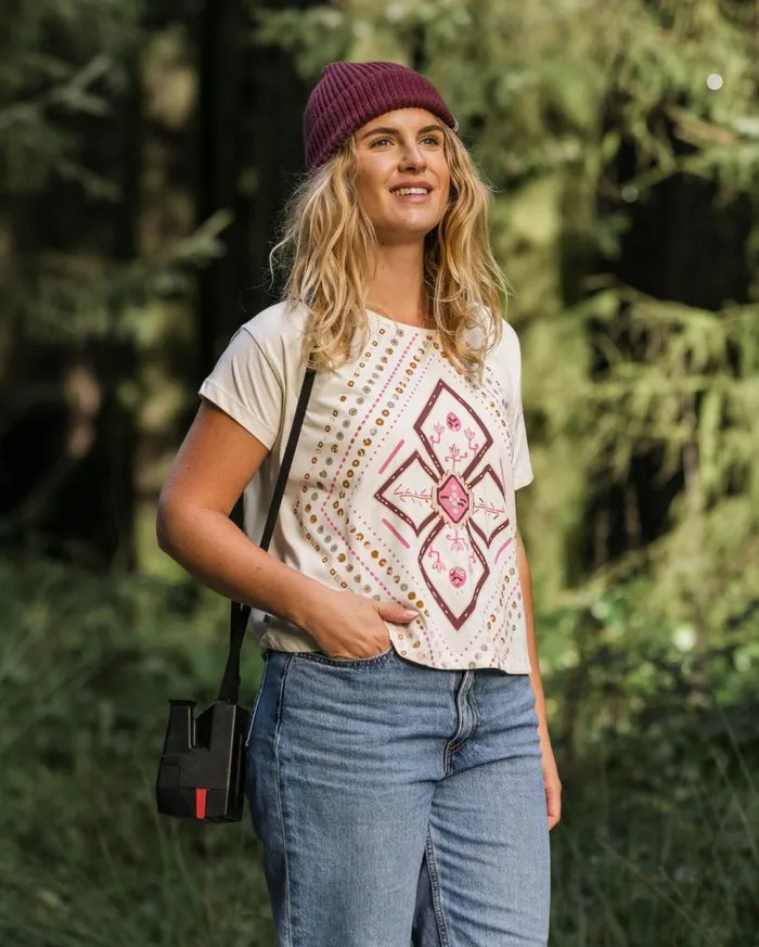 Passenger Clothing Craft TShirt Off White Women Tops and TShirts