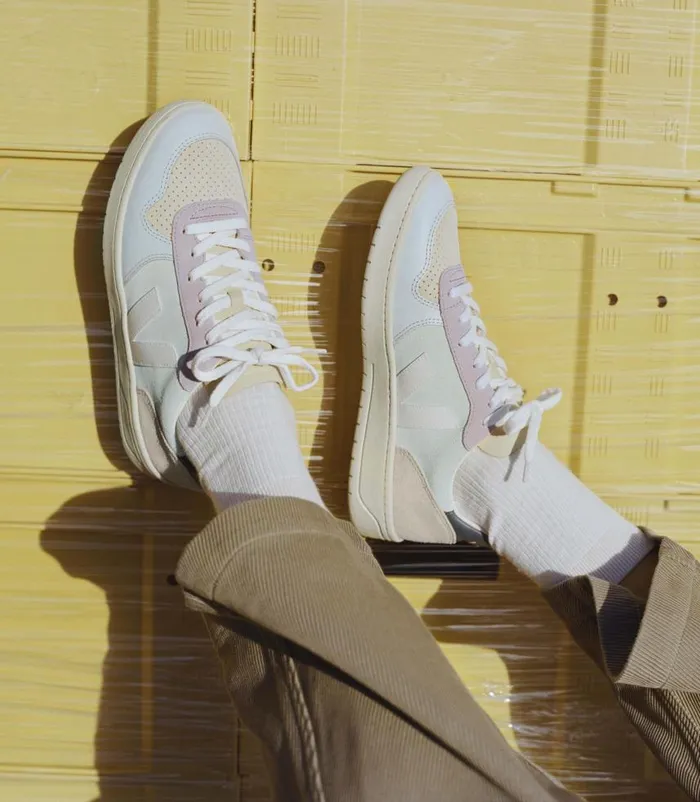 VEJA V10 Women V10 SUEDE JADE WHITE MULTICO