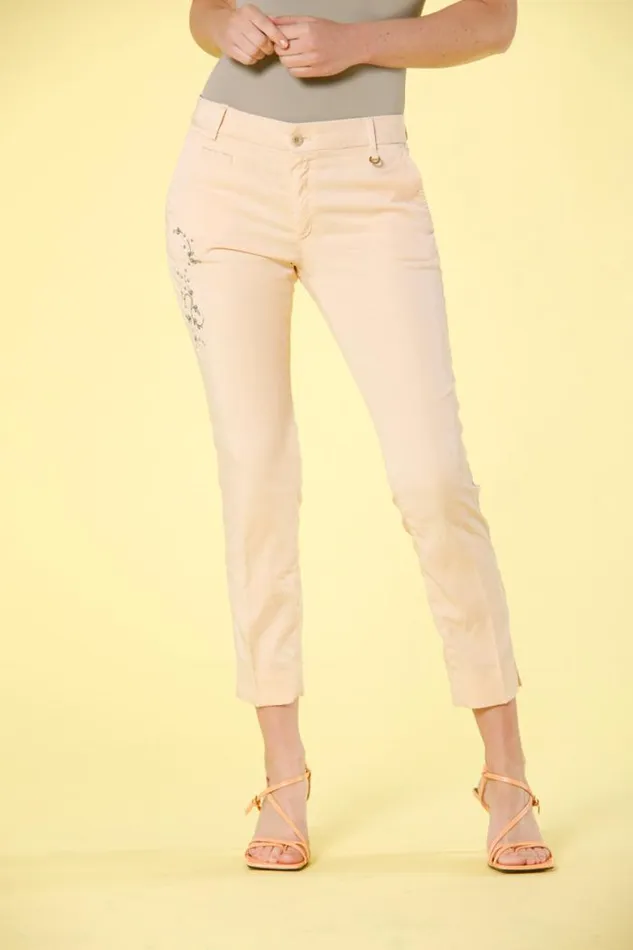 Woman Jaqueline Curvie Capri Chino Pants In Tencel With Embroidery Curvy Mason039s Pants