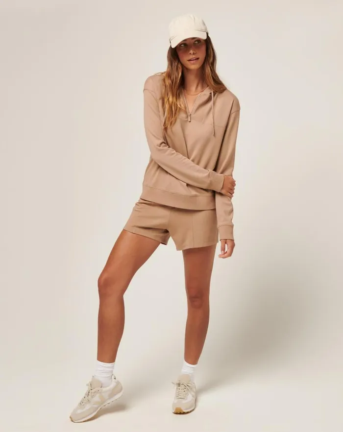 Women Shorts TravisMathew FRIDAY PONTE POCKET SHORT Natural Women Shorts TravisMathew FRIDAY PONTE POCKET SHORT Natural