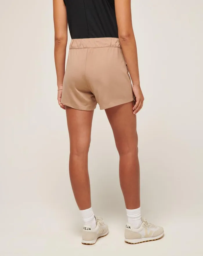 Women Shorts TravisMathew FRIDAY PONTE POCKET SHORT Natural Women Shorts TravisMathew FRIDAY PONTE POCKET SHORT Natural