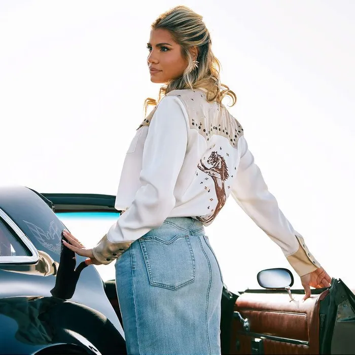 Women TShirts and Tops Ariat Wildhorse Shirt White Alyssumsummer Sand Women TShirts and Tops Ariat Wildhorse Shirt White Alyssumsummer Sand